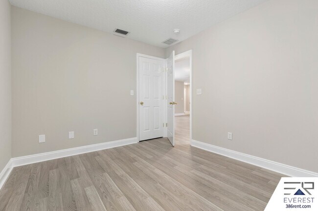 Building Photo - 30 Red Mill Dr