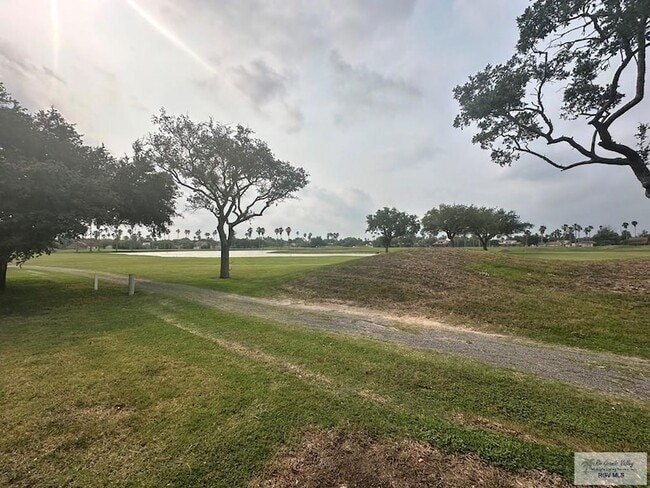 Building Photo - 215 Zapata Ave