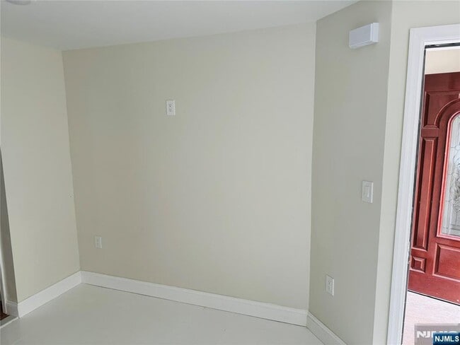 Building Photo - 14 Elm St