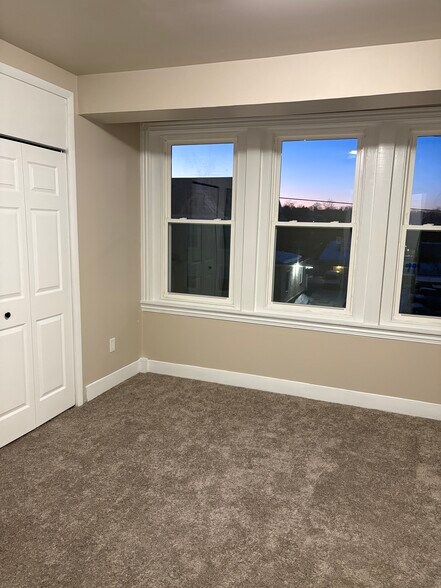 Building Photo - 709 DeKalb St