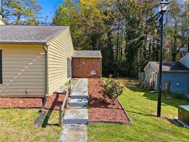 Building Photo - 129 Sandalwood Cir