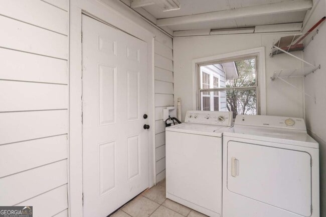 Building Photo - 240 Boulevard