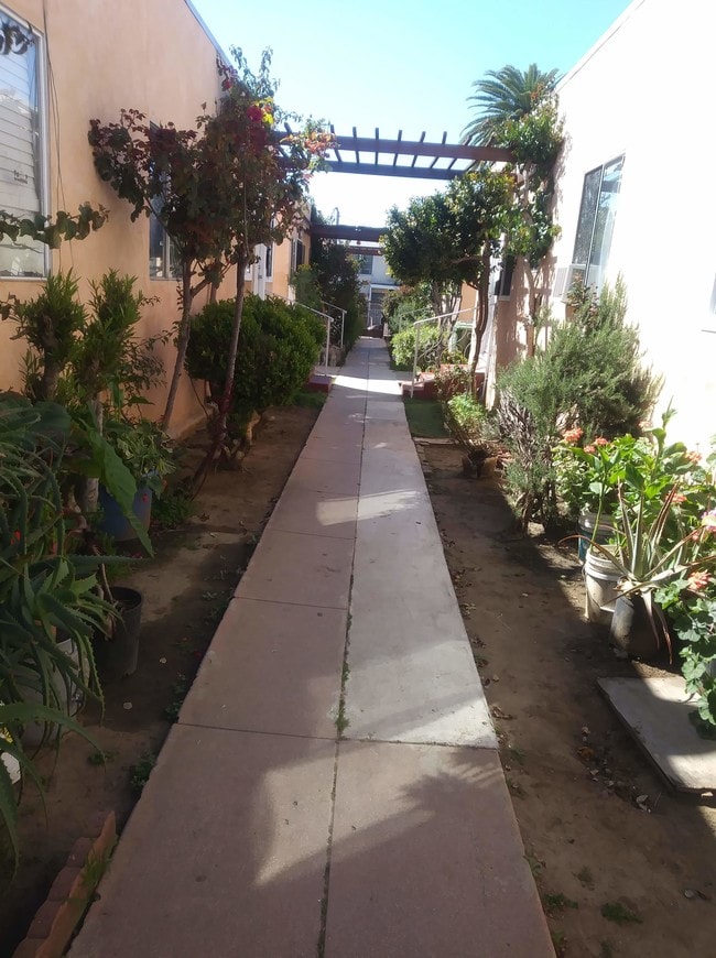 Building Photo - 4247 Burns Ave