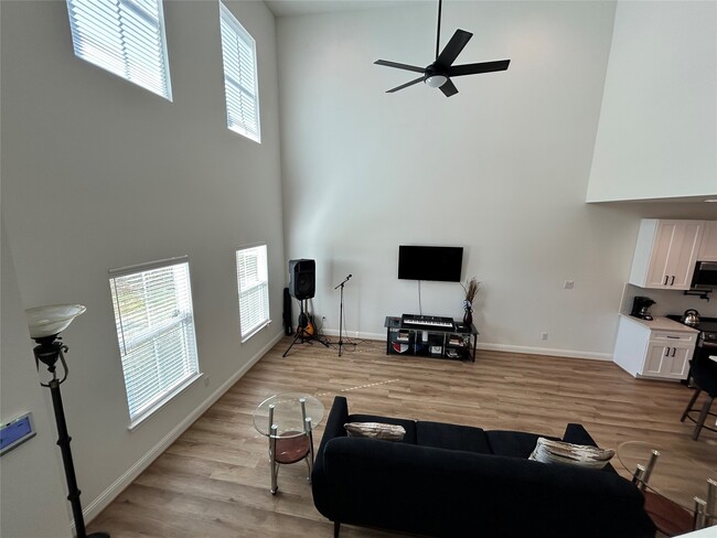 Building Photo - 12011 Rockview Dr