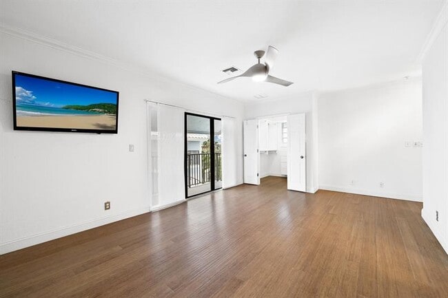 Building Photo - 1260 N Riverside Dr