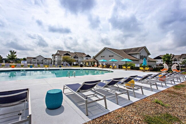 Building Photo - "Charming 1-Bedroom Townhouse Retreat on Campus Drive!"