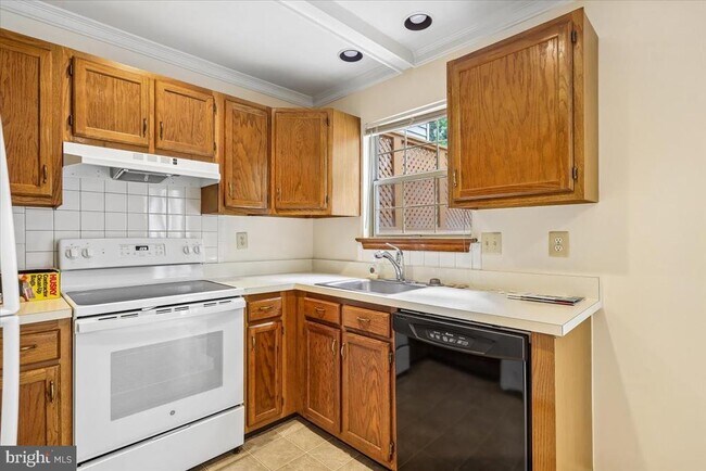 Building Photo - 5834 Waterdale Ct