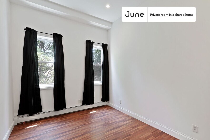 Building Photo - Room in Shared 4 bed/1 bath home