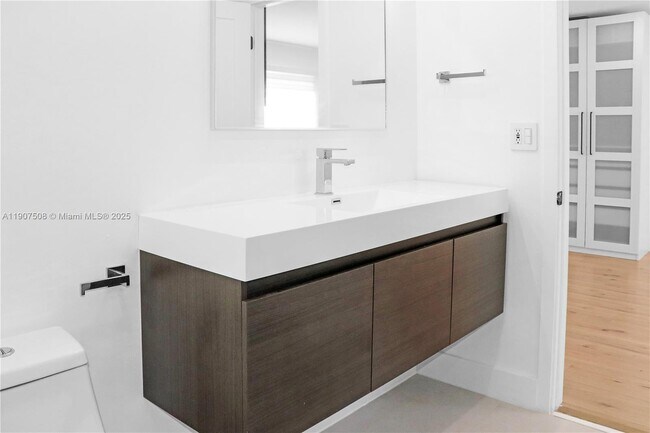 Building Photo - 11020 SW 140th Ave