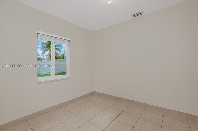 Building Photo - 1679 NE 176th St