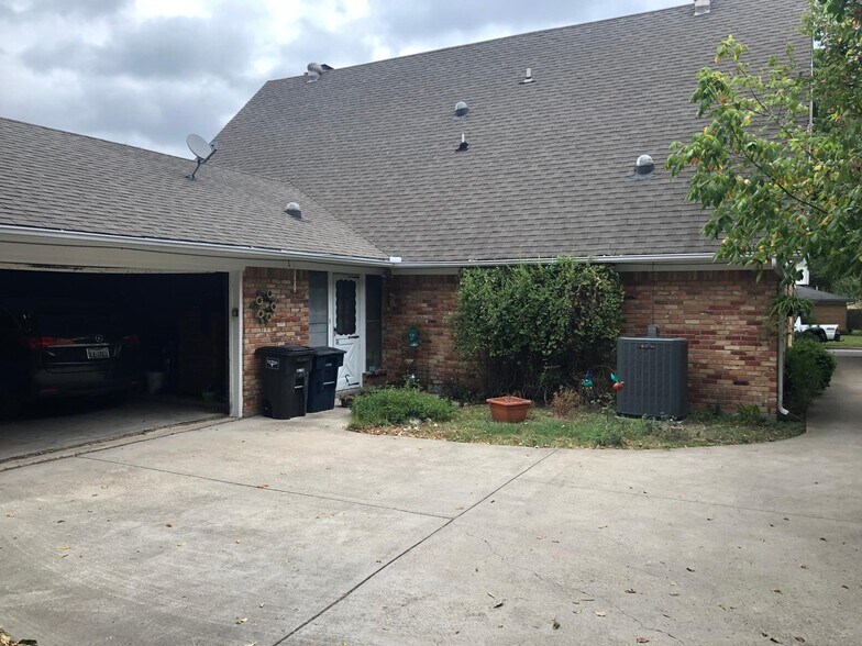 Building Photo - 3708 Jeanette Dr
