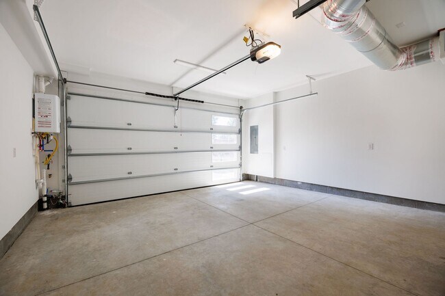 Building Photo - 223 S Stafford Ave