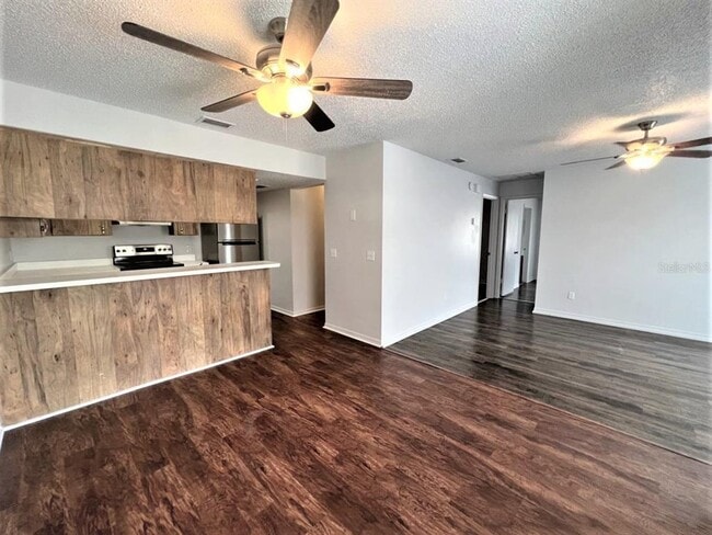 Building Photo - 3147 Bloomingdale Villas Ct