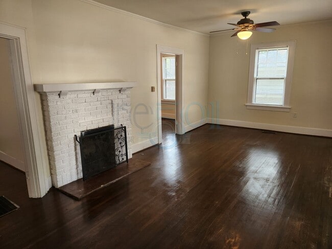 Building Photo - This Hillcrest Bungalow is just what you w...