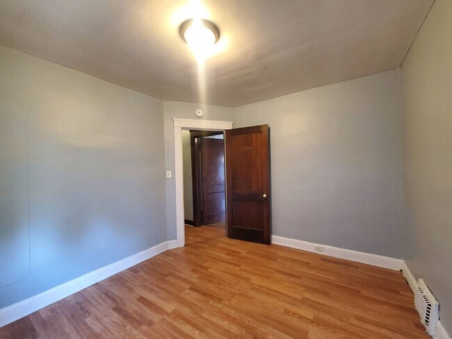 Building Photo - 2217 W 105th St