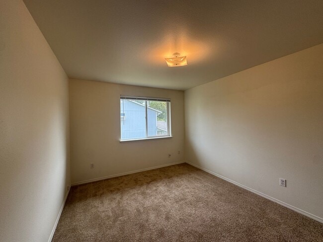 Building Photo - 610 11th Ave