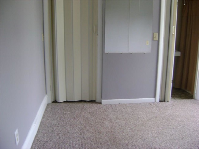 Building Photo - 33 Gaspee Point Dr