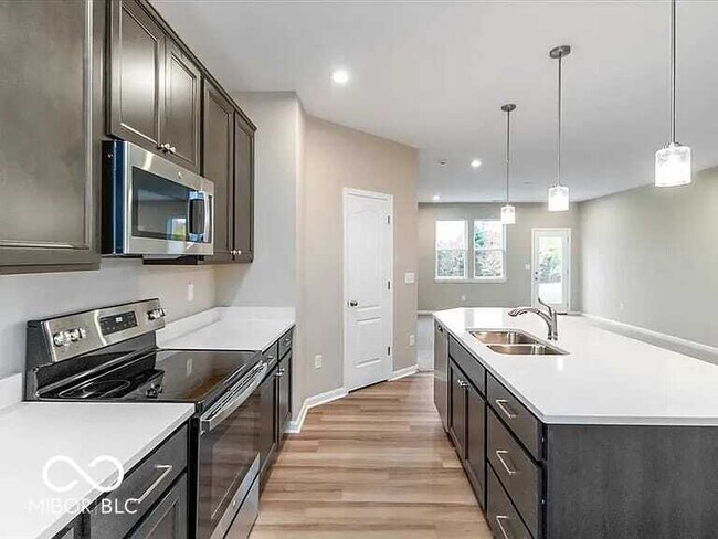 Building Photo - 10309 Gateway Dr