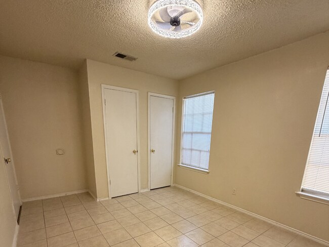 Building Photo - Bright & Inviting 2-Bedroom Duplex in a Highly Desirable Central Location