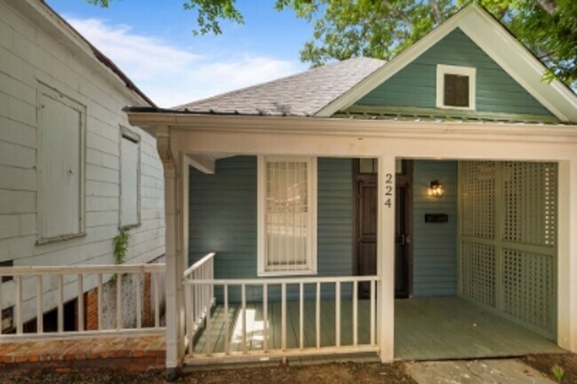 Building Photo - 1 Bedroom Duplex COMPLETELY UPDATED with D...