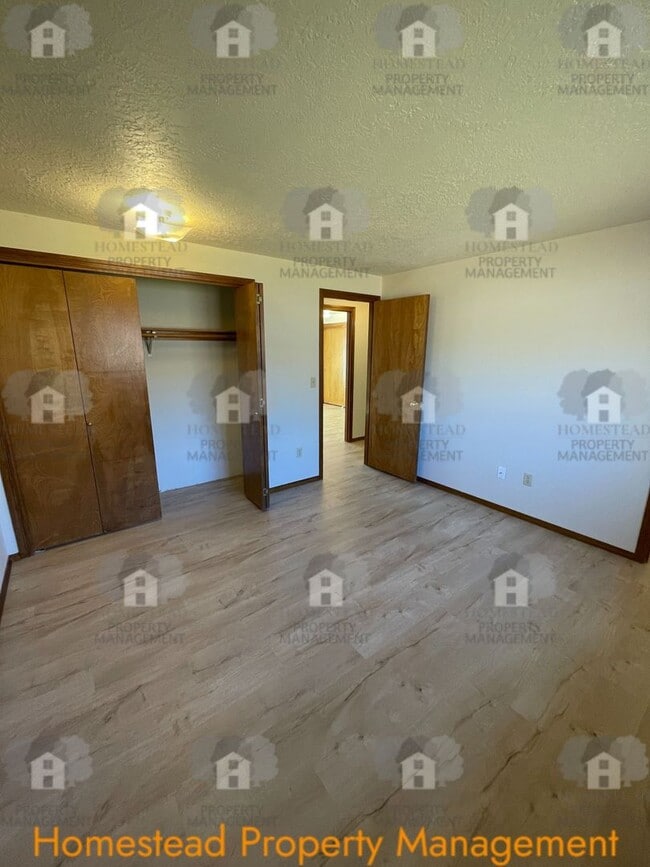 Building Photo - Homestead loves their tenants! 1/2 one months rent!