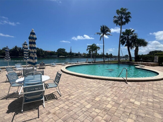 Building Photo - 9101 E Bay Harbor Dr