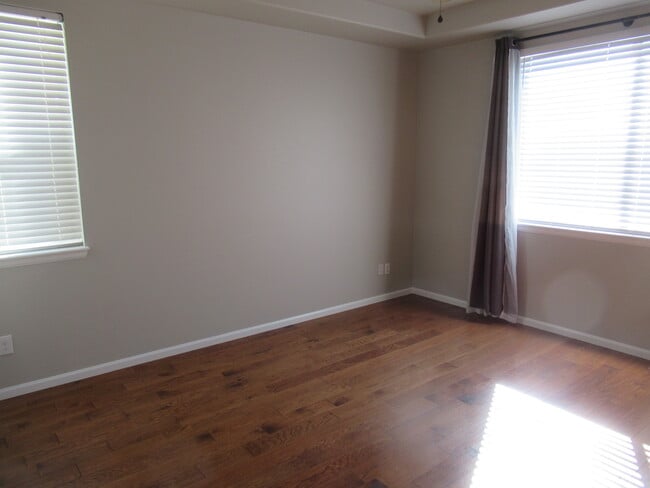 Building Photo - 8007 Briarthorn Ln