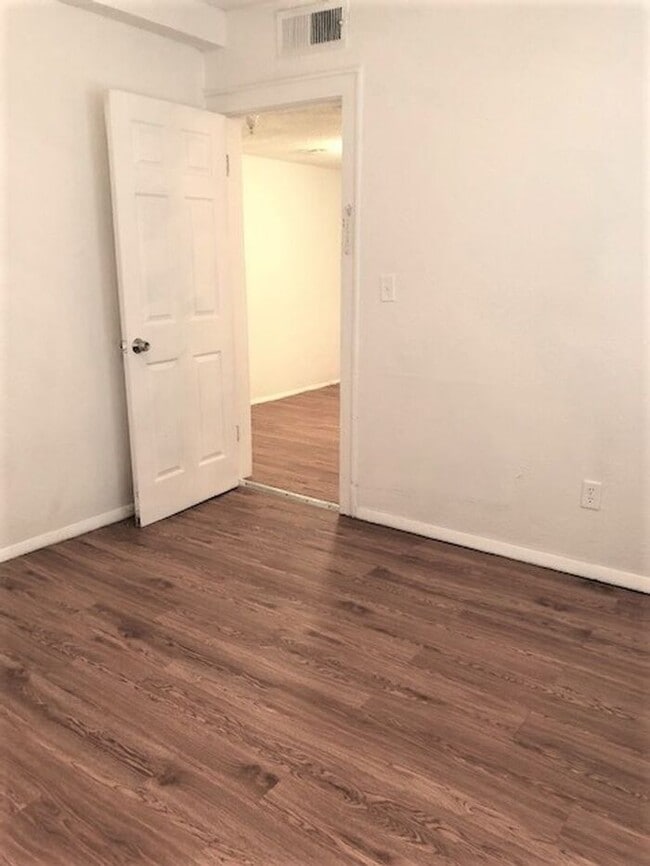 Building Photo - 1 BED 1 BATH COLLEGE HILL ADDITION