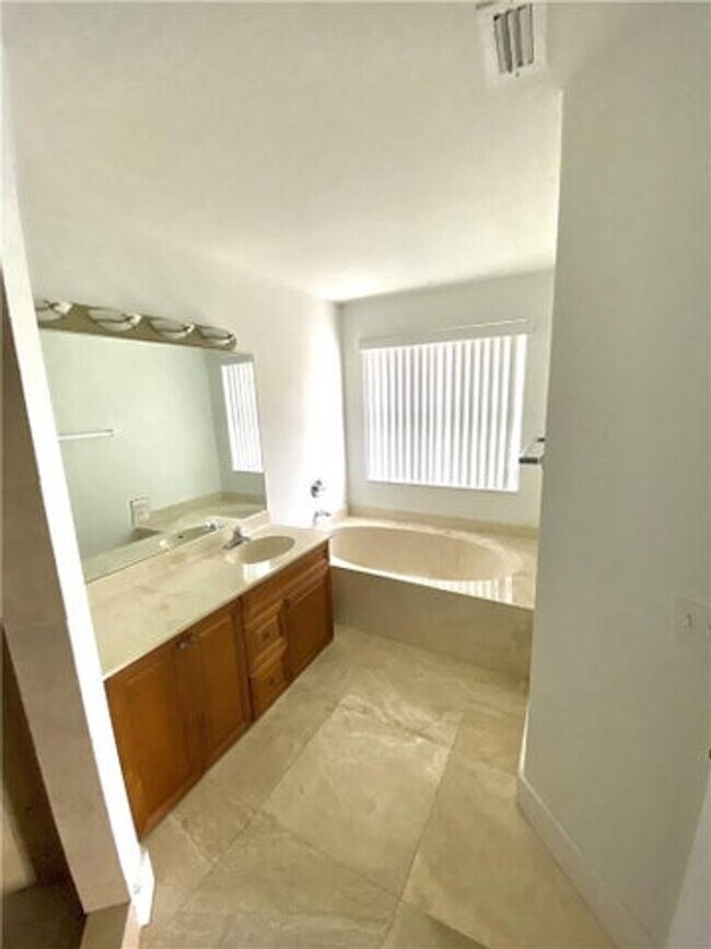 Building Photo - 11135 NW 46th Dr