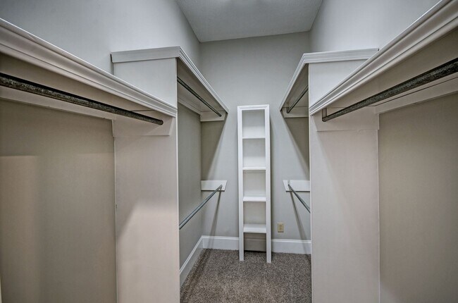Building Photo - 123 Cedar Green Dr