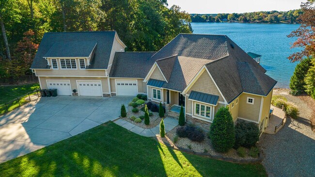 Building Photo - 136 Bridlewood Dr