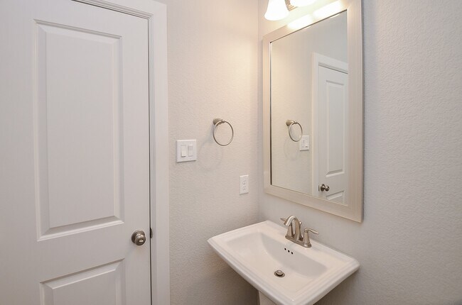 Building Photo - 18 Fountain Bend Ln