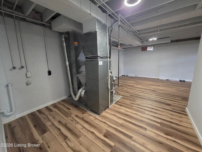 Building Photo - 11315 Top Walnut Loop
