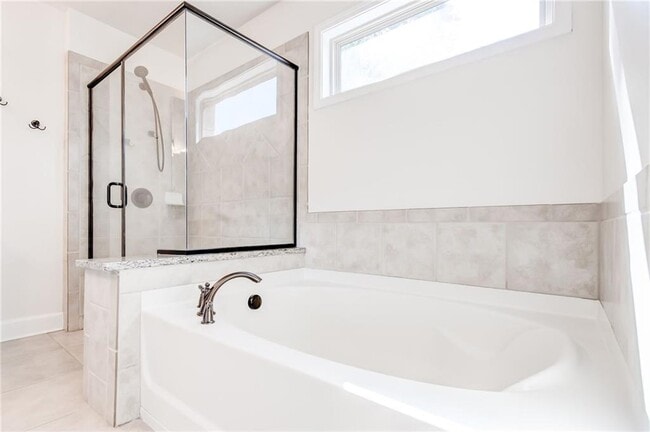 Building Photo - 3304 Ferncliff Ct