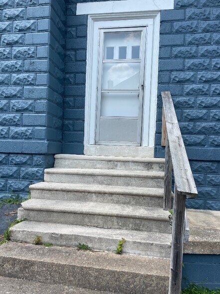Building Photo - 1021 S Main St