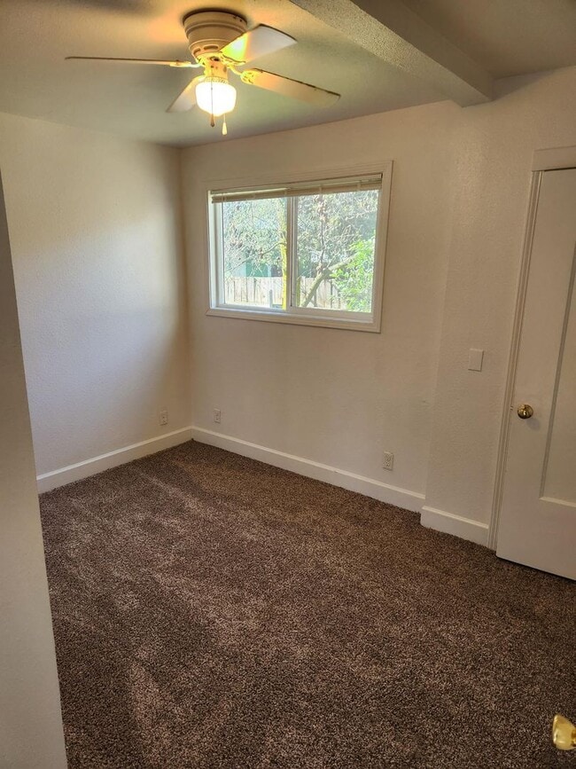 Building Photo - Charming little home in Anderson