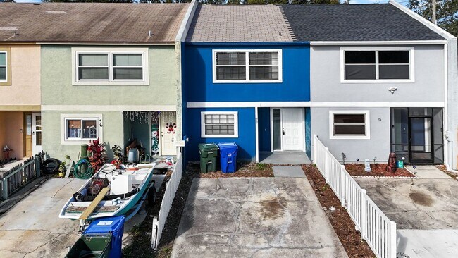 Building Photo - ***CUTE! Largo Townhome NOW *** 2 Bed. 1&1...