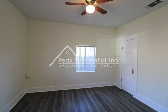 Building Photo - 1042 Las Palmas Ave