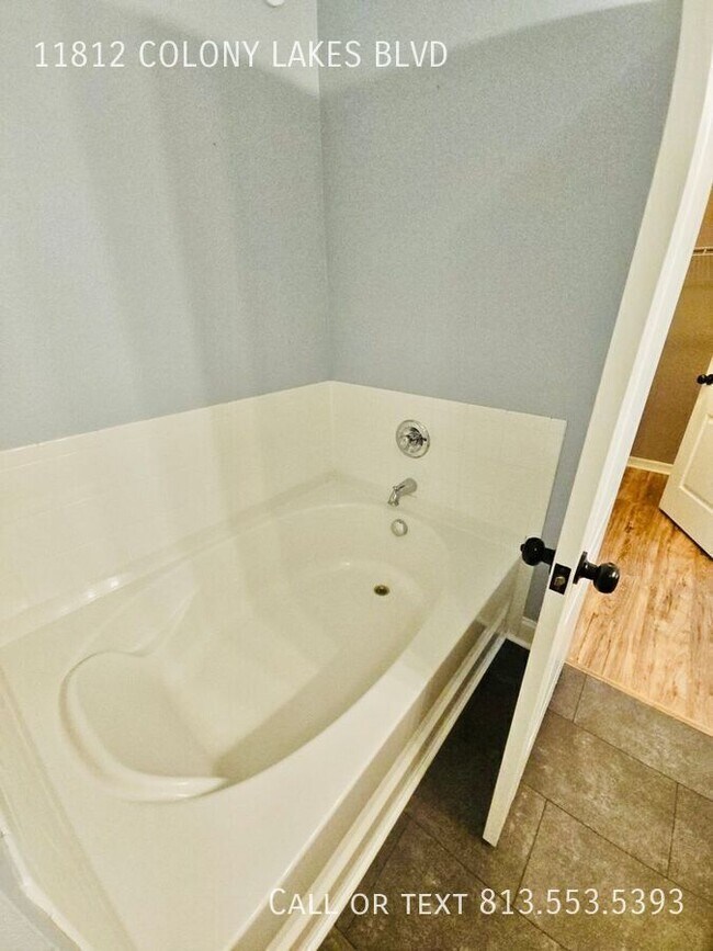 Building Photo - 11812 Colony Lakes Blvd