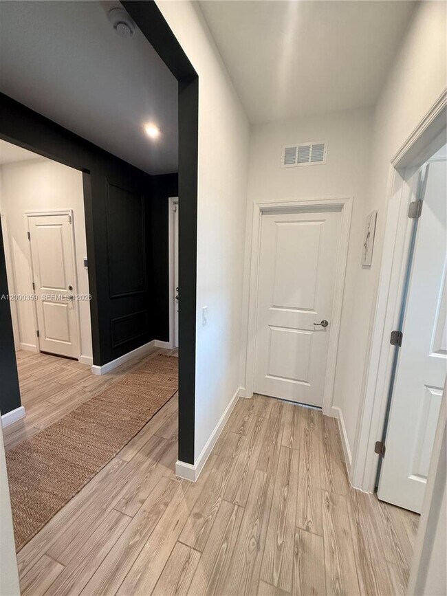 Building Photo - 10503 SW Orana Dr