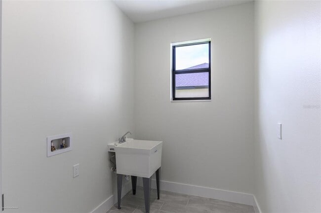 Building Photo - 9445 Galaxie Cir