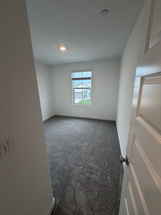 Building Photo - 3 Bedroom | 2.5 Bathroom | New two-story home in Elk Grove