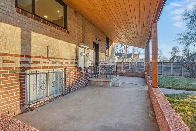 Building Photo - 3021 N Columbine St