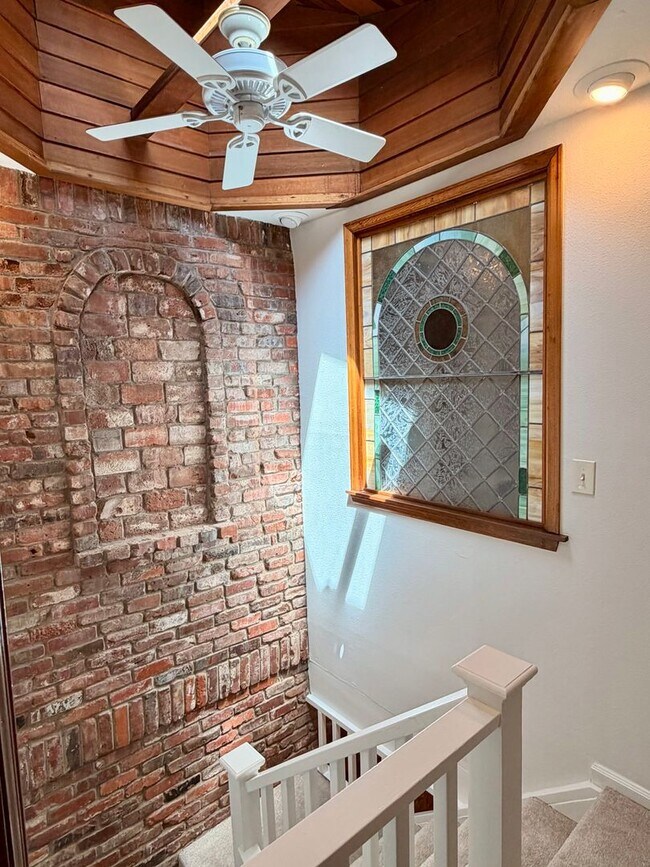 Building Photo - Two Bedroom PLUS Bonus Room on the West End of Pearl Street
