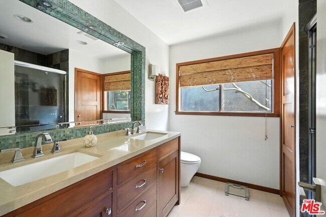 Building Photo - 730 Basin Dr