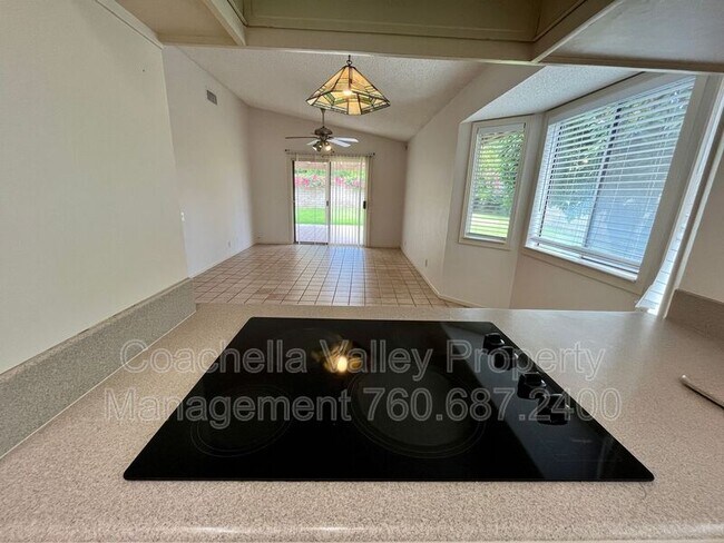 Building Photo - 40120 Sagewood Dr