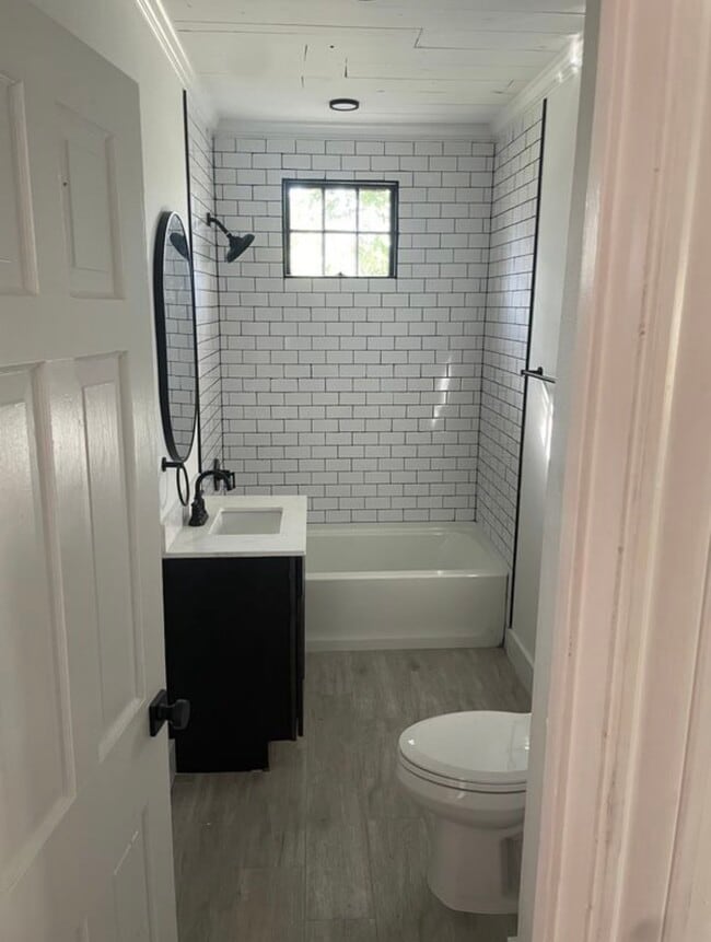 Building Photo - 321 S Arcola St