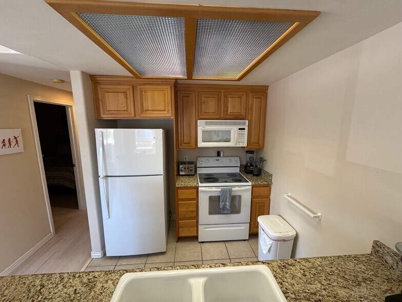 Building Photo - 400 Paradise Pky