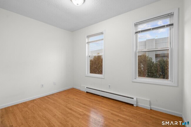 Building Photo - 18 Kelley St