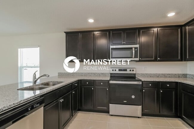 Building Photo - 4 Bedroom Pet-Friendly Home in Mascotte, FL with Main Street Renewal